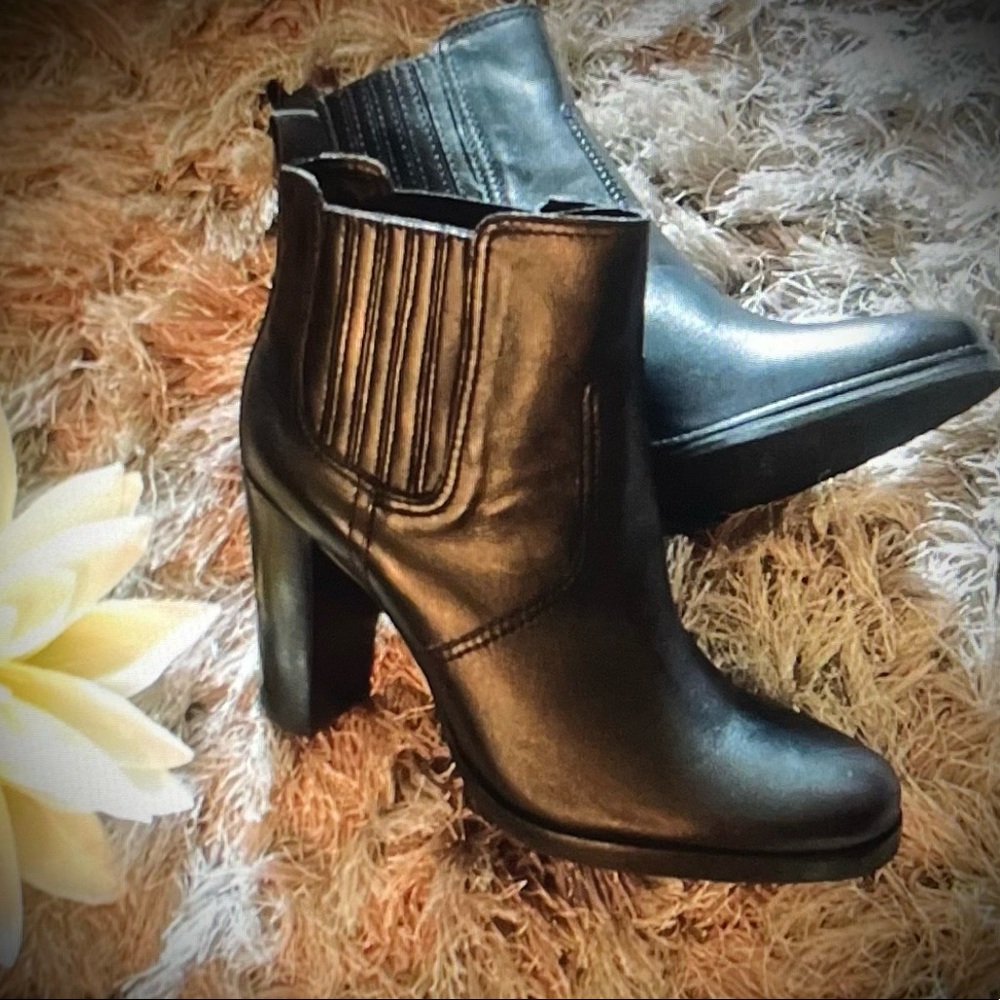 ❤️Booties stacked heel💕